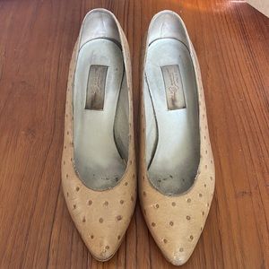 Vintage Italian leather pumps